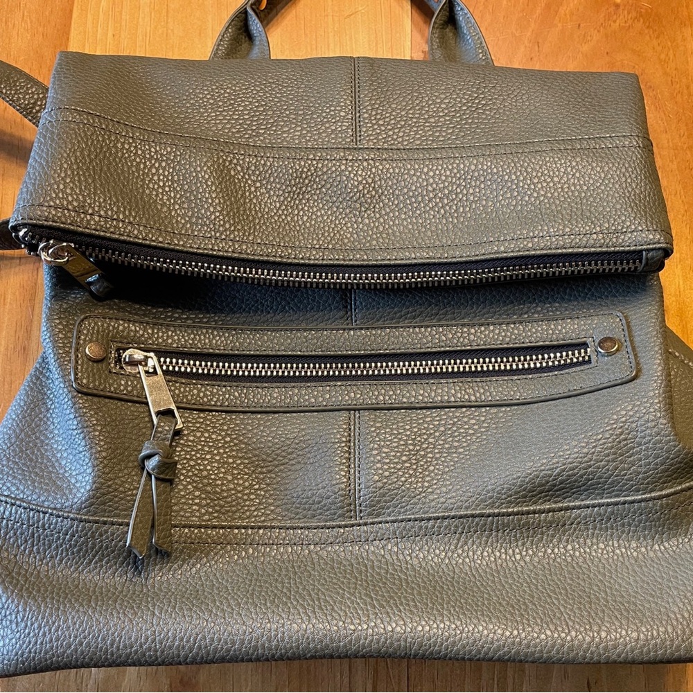 Cesca
Pebbled Leather backpack Handbagg